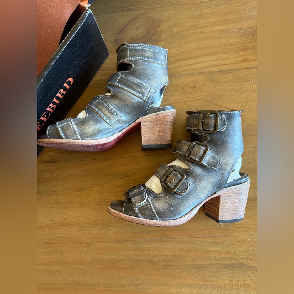 Freebird Quail shoes in Ice. Size 6. - Picture 7 of 12